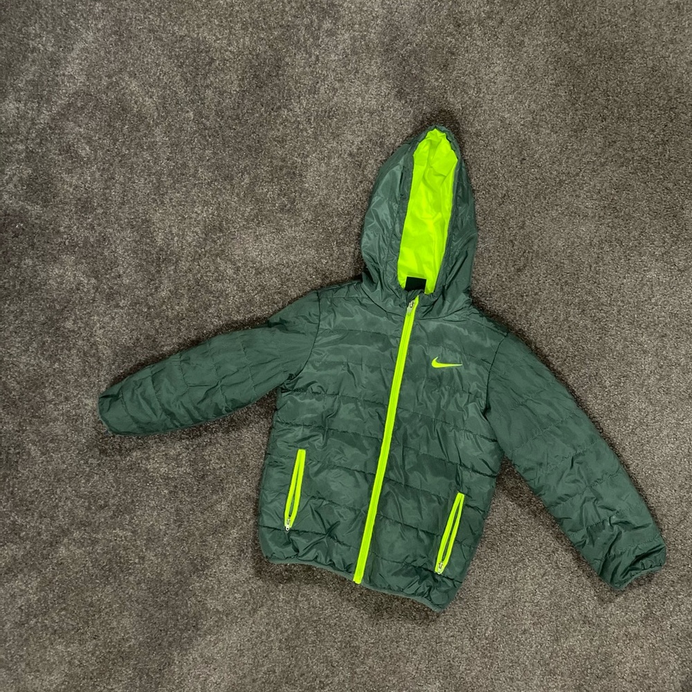 Boys Nike winter coat size 7. Used, excellent condition.